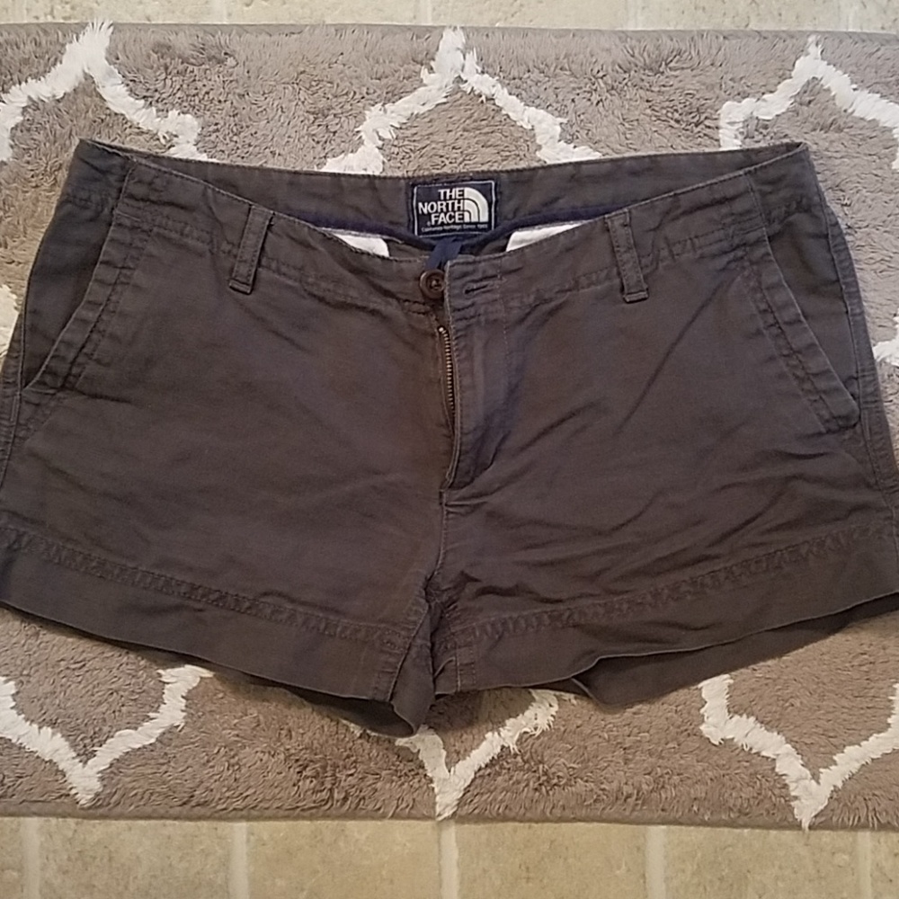 💲✂️ The North Face charcoal grey shorts